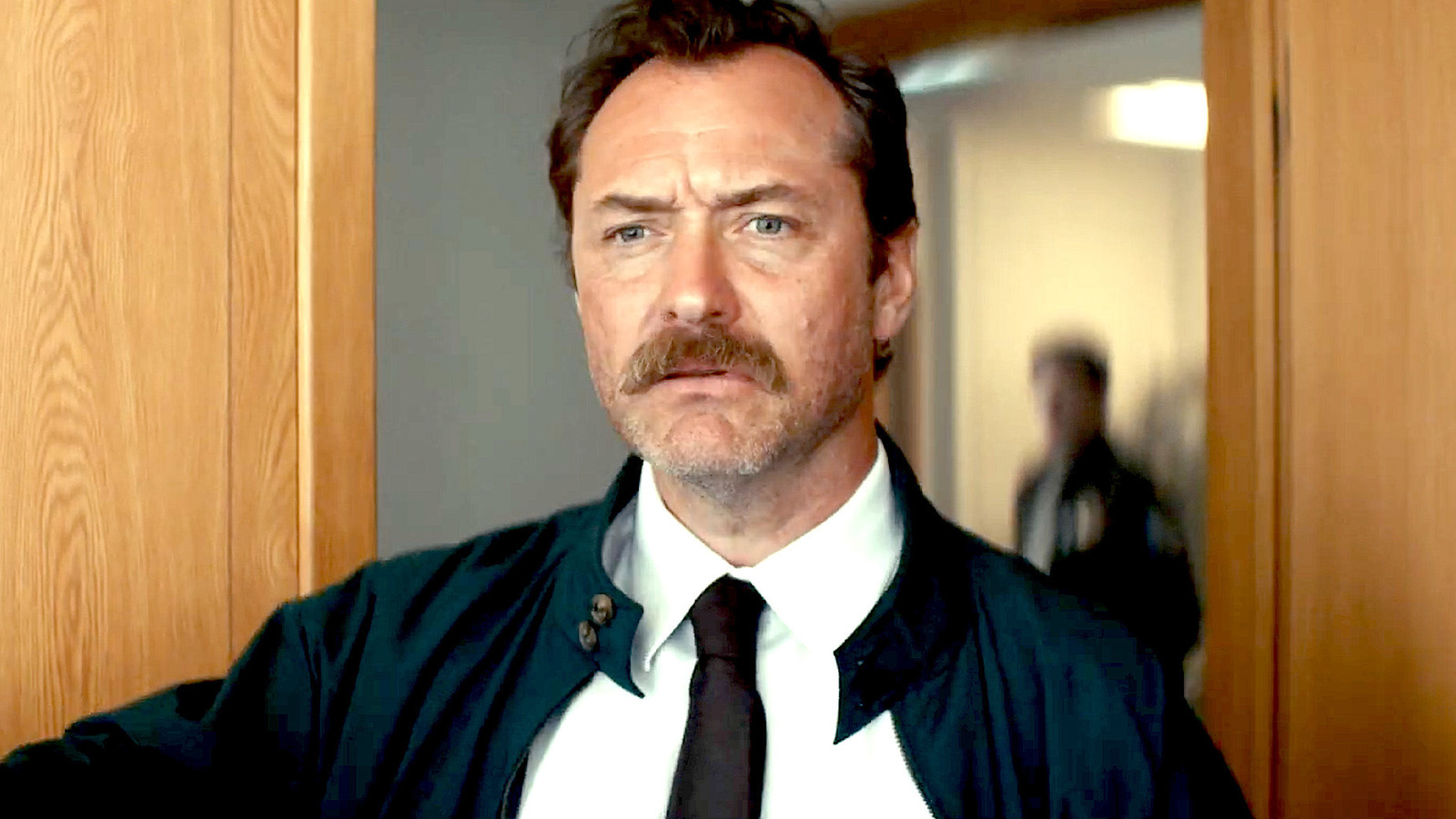 裘德·勞（Jude Law）備受讚譽的2024年犯罪驚悚片正在統治著胡魯（Hulu）的頂級排行榜